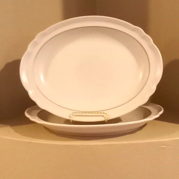 VTG- Pfaltzgraff Silver Heirloom 2 Large Oval Platters - Picture 2 of 10
